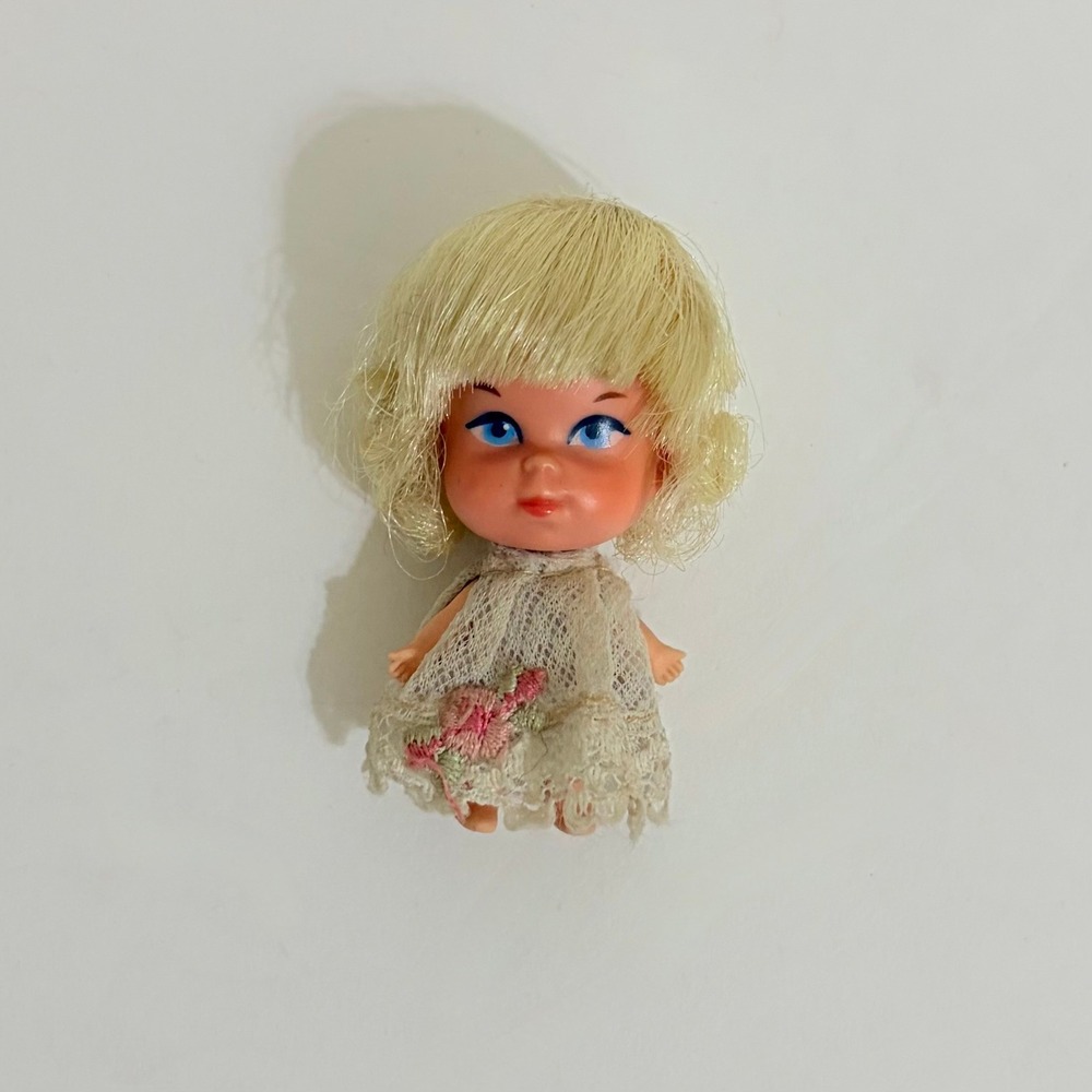 Vintage Mattel LIDDLE KIDDLES Larky Locket Style 3539 Lucky Locket Doll 1967 2"